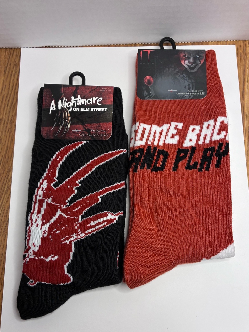 2 Pairs Horror Novelty Socks Nightmare On Elm Street And It Pennywise Size 6-12